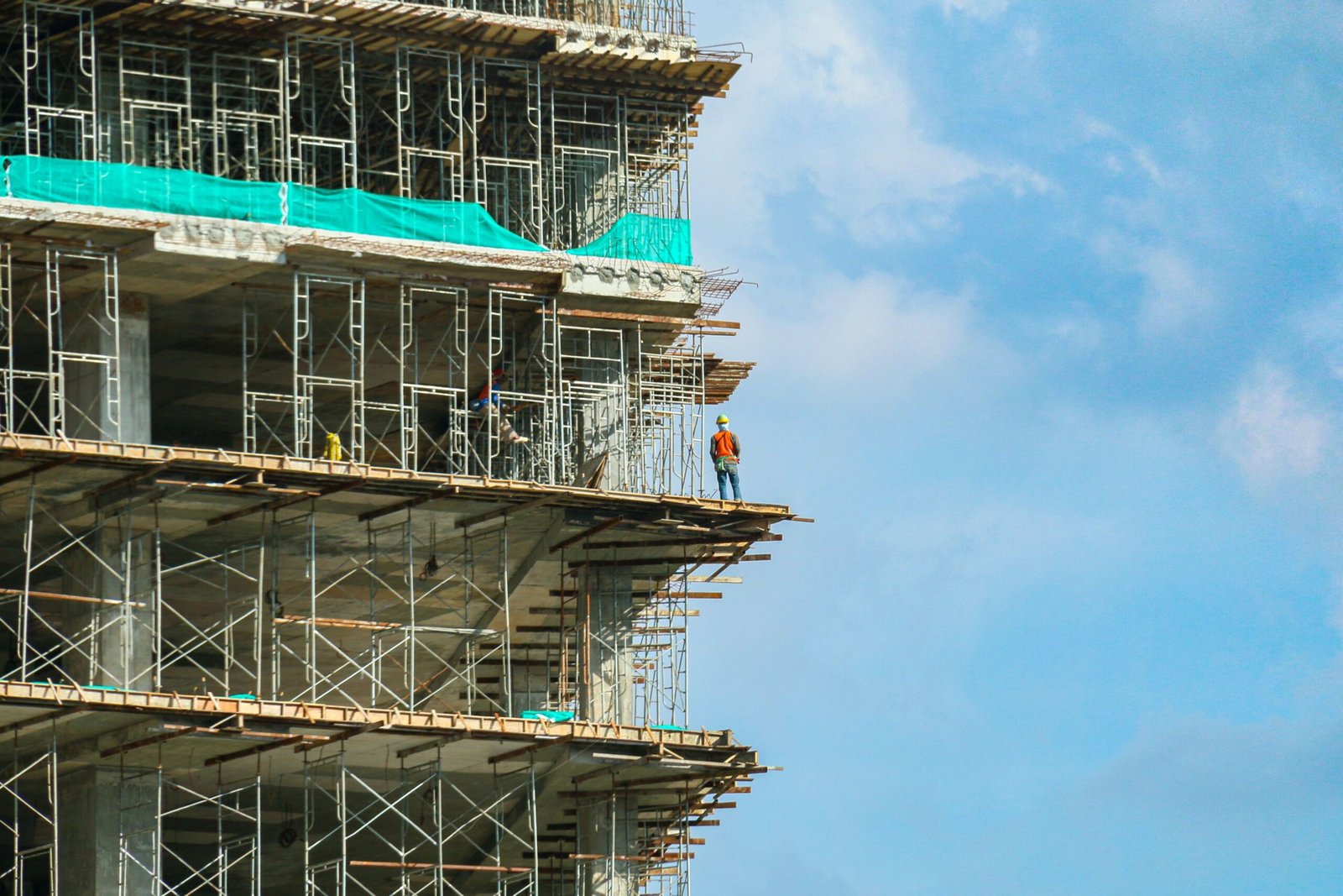 La plateforme roulante professionnelle : le guide complet de La Provençale d&rsquo;Échafaudages pour la prévention des accidents de chantier